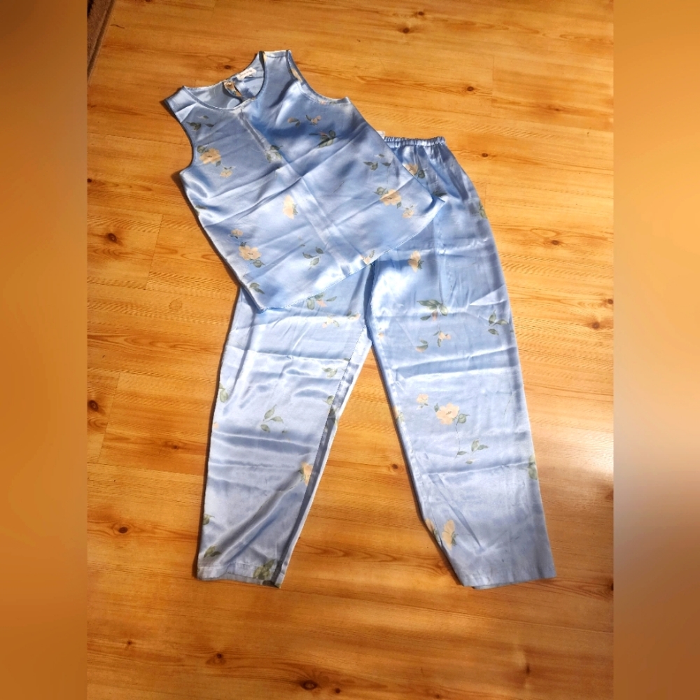 Jones New York Women's Two-Piece Pajamas - Picture 2 of 13